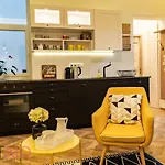 M10 Apartment - Hostaid