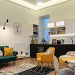 M10 Apartment - Hostaid